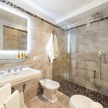Sleeps 10 Pool Air Con Wifi *